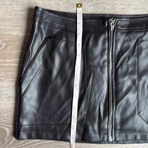 Free people zip front vegan leather mini skirt - Picture 5 of 7